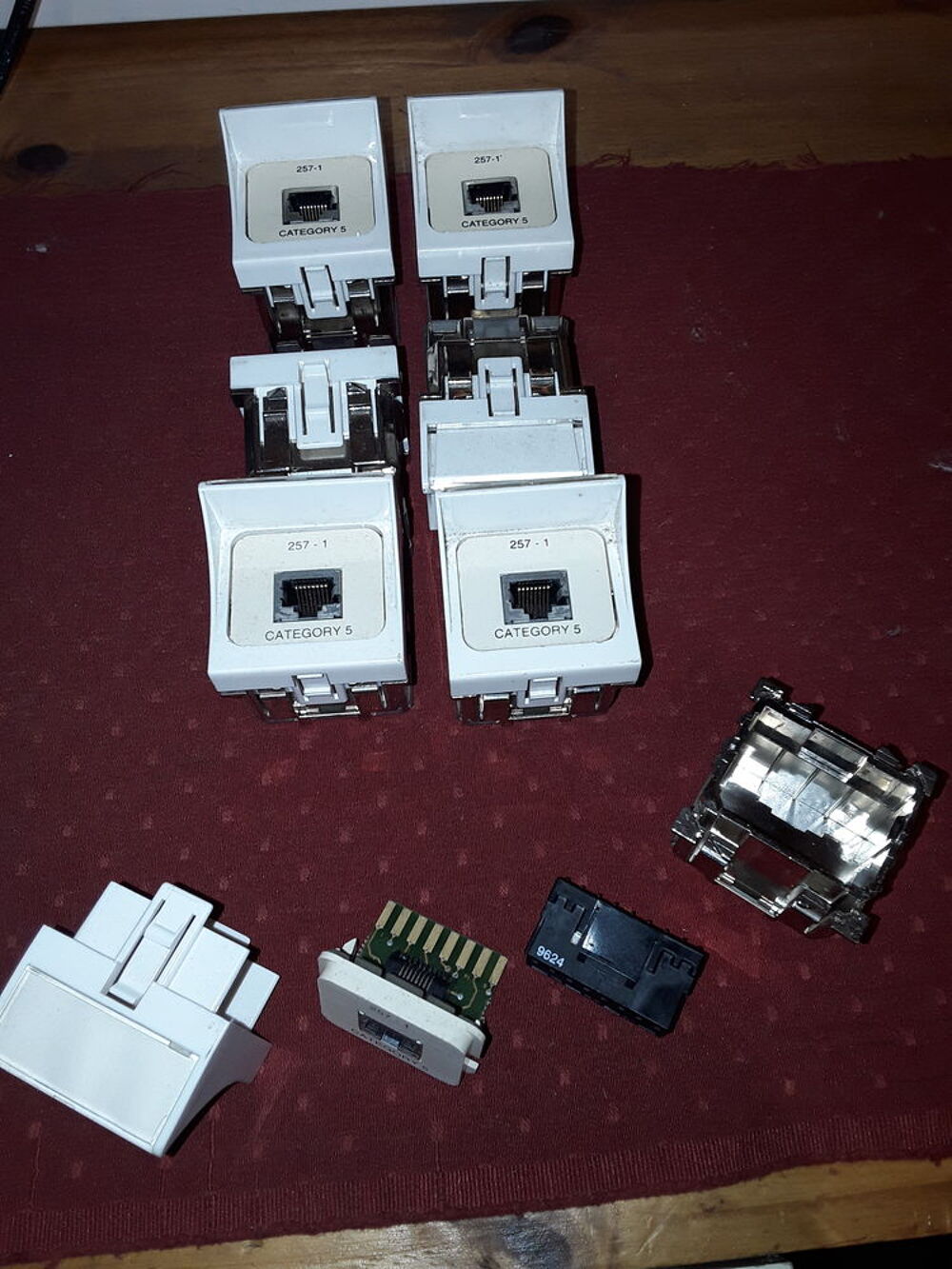 PRISE ACO blind&eacute;e LEGRAND r&eacute;f: 742 40 RJ45 CAT 5 Matériel informatique