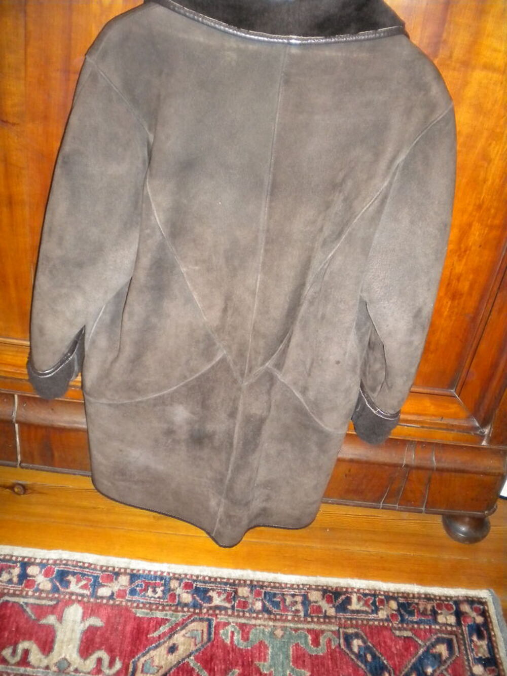 VESTE LONGUE PEAU RETOURNEE 
Vêtements