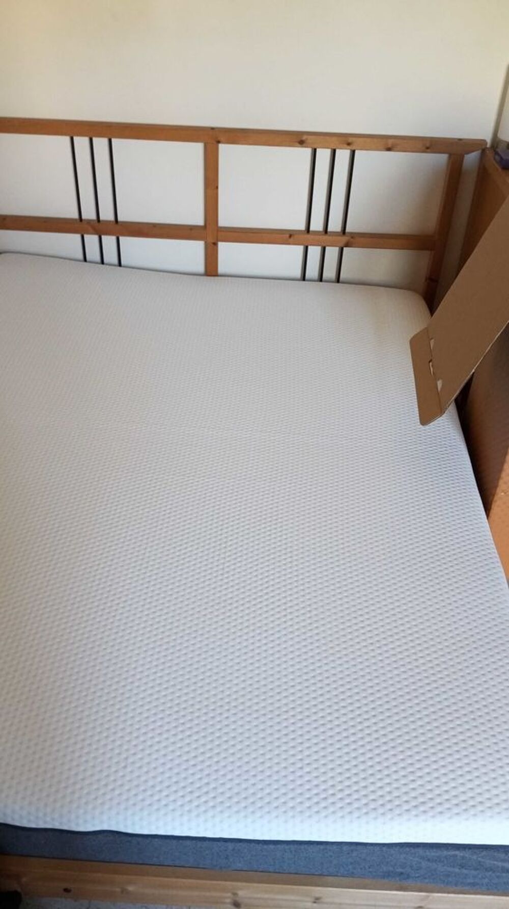 Matelas Emma &eacute;tat neuf. Meubles