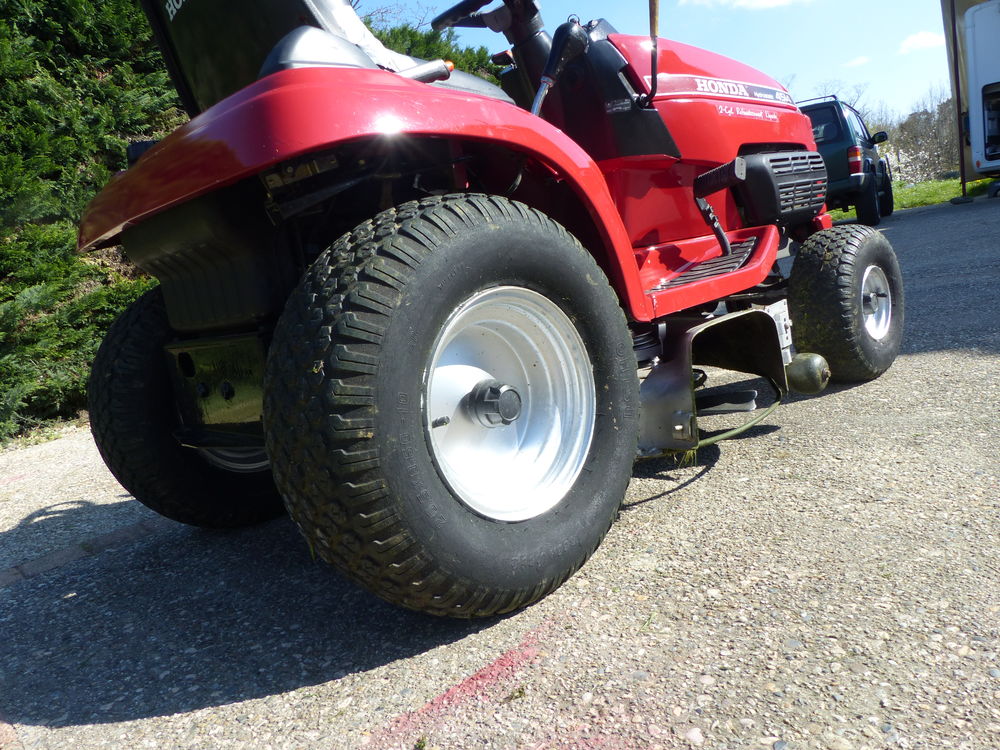A vendre tracteur tondeuse honda 4514 H Jardin