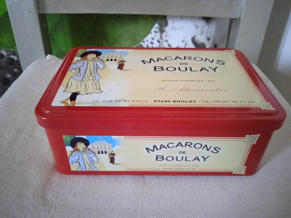 Boite en fer
Macarons de Boulay
Excellent etat
Marque F.A 