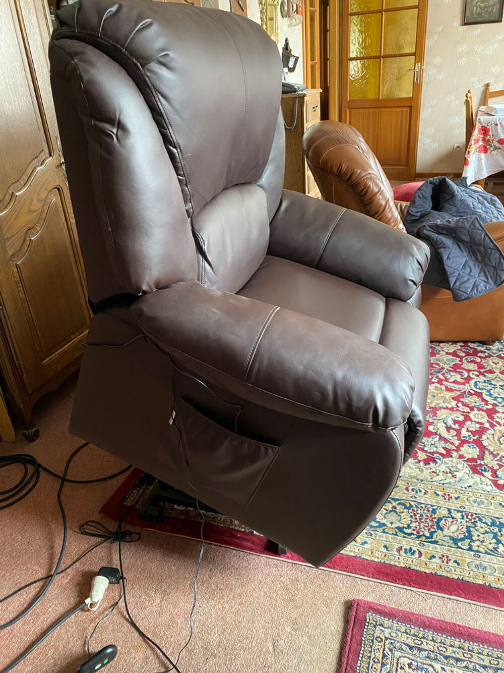 fauteuil massant, chauffant et relevable &eacute;lectriquement Meubles