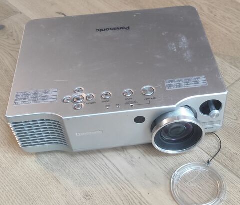 Video projecteur grande focale Panasonic PT-AE900E 220 Montigny-le-Bretonneux (78)