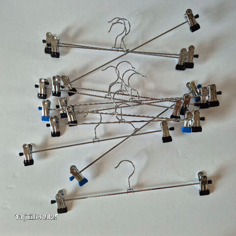 Lot de 18 cintres à pince en métal pour jupes, pantalons, gr 15 Saumur (49)