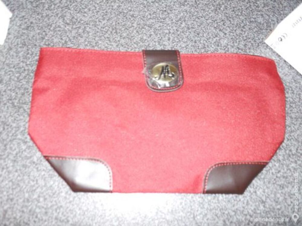 Pochette ou trousse de toilette bordeau Maroquinerie