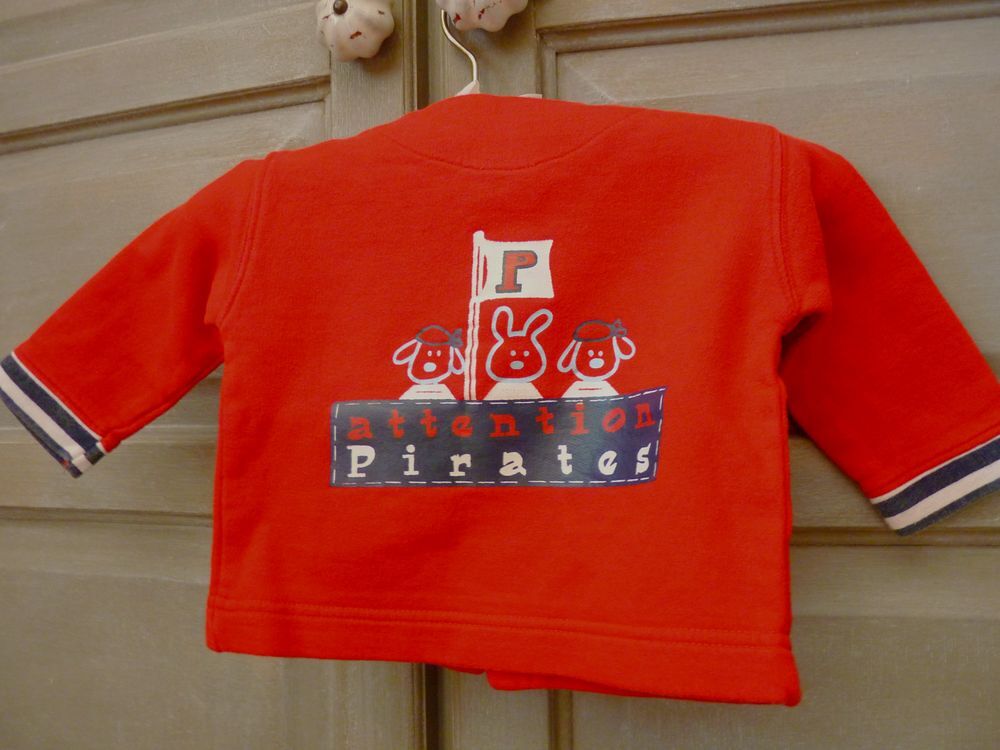 Gilet bebe Gar&ccedil;on 6 Mois rouge bleu marine pirate TBE Puériculture