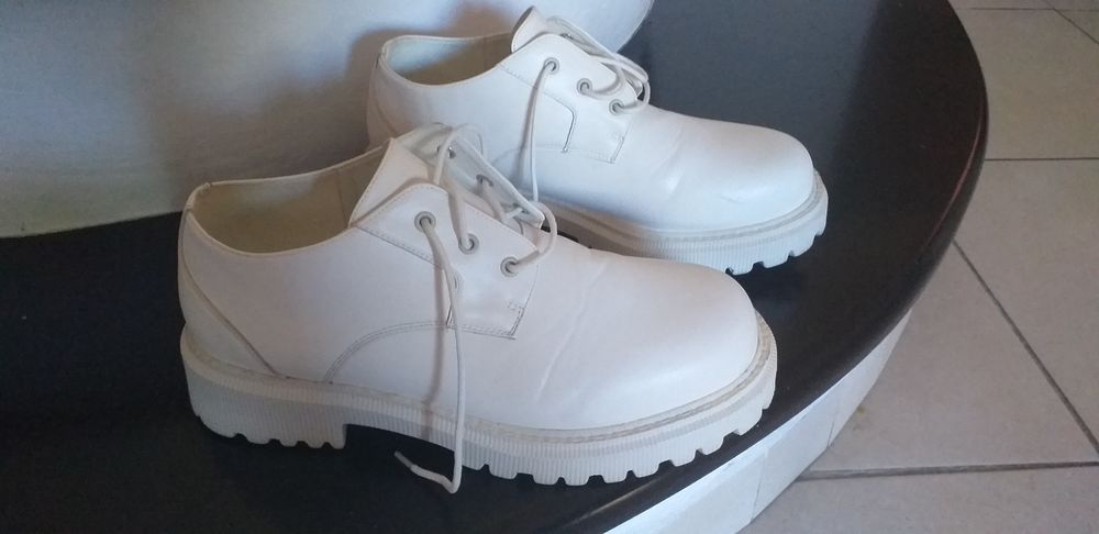 chaussures &eacute;tat neuf Chaussures