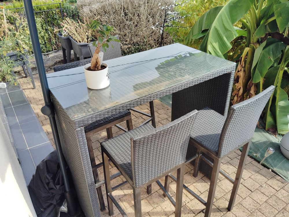 Table + chaises ext&eacute;rieur Meubles
