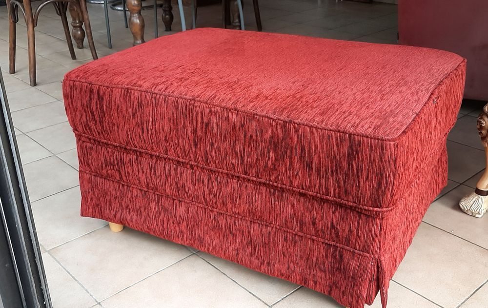 Canap&eacute; + 2 poufs Meubles