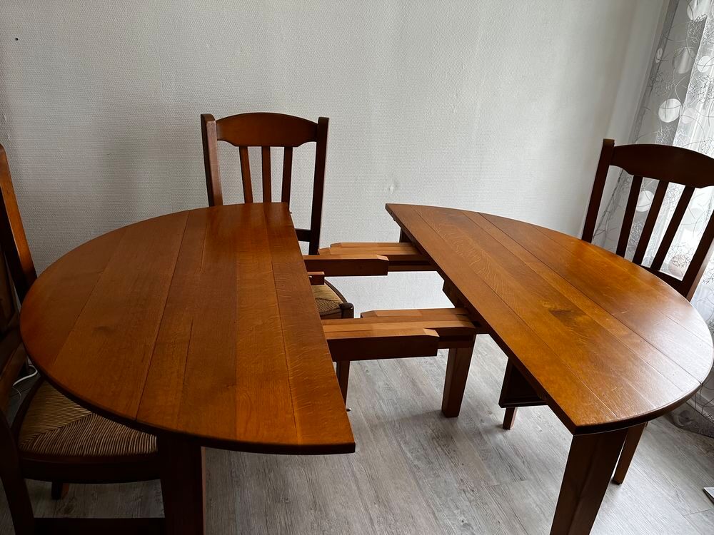 Ensemble table ronde + 4 chaises en ch&ecirc;ne massif vieilli Meubles