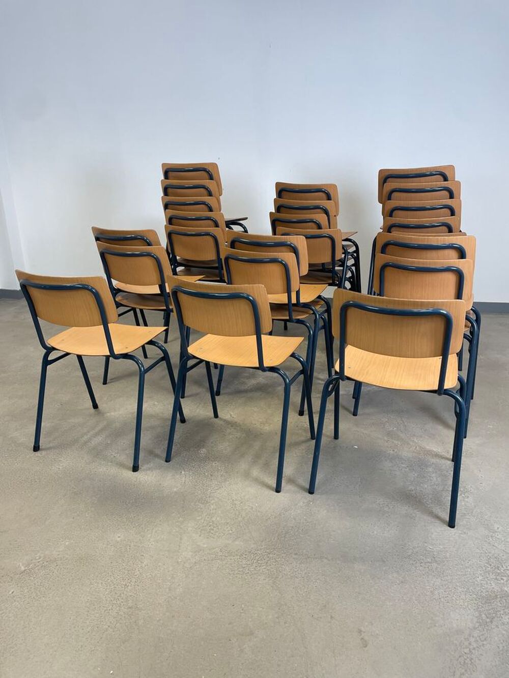  33 chaises indus Ahrend, LIVRAISON POSSIBLE Meubles