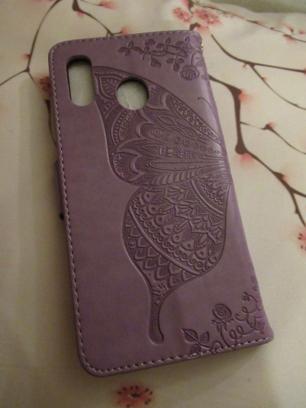 Coque t&eacute;l&eacute;phone mauve (A20) - en cuir &agrave; rabat - NEUVE Téléphones et tablettes