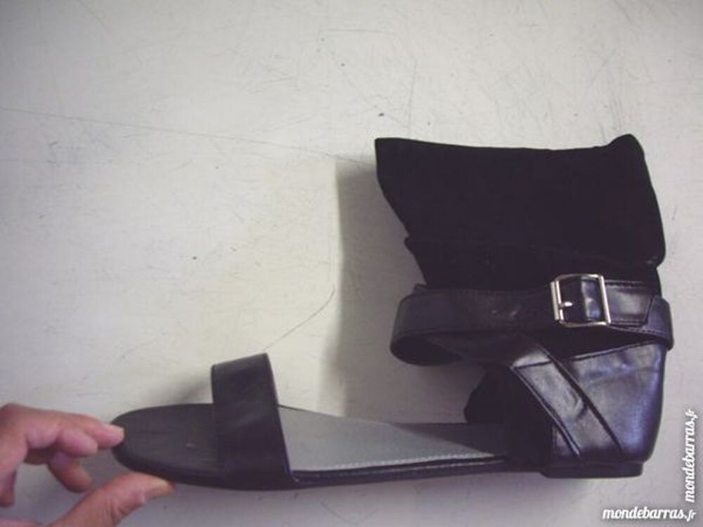 Sandales noires hautes &agrave; boucle pt 39-neuves Chaussures