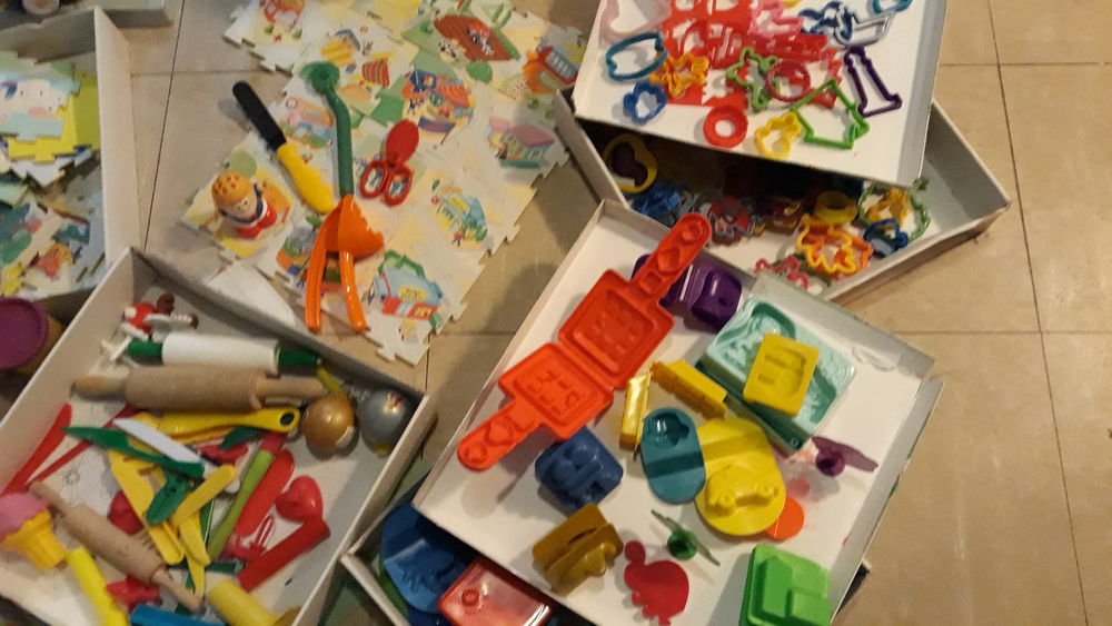  PLAY-DOH - LA PETITE VILLE DE PIERRE ET JULIETTE Jeux / jouets