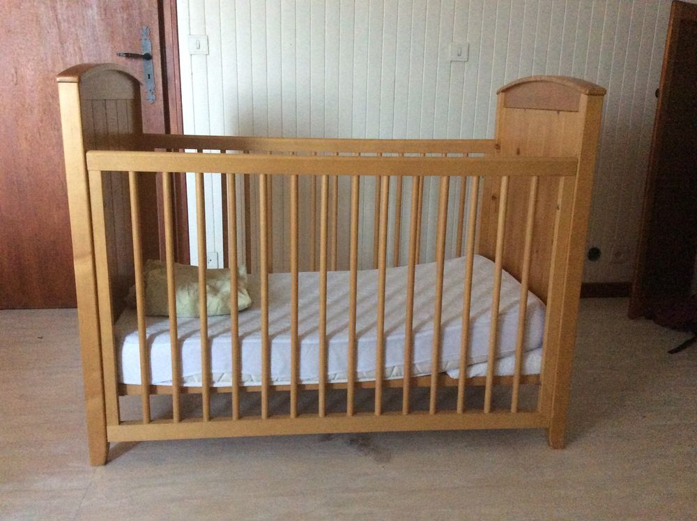 Lit &agrave; barreaux b&eacute;b&eacute; Meubles