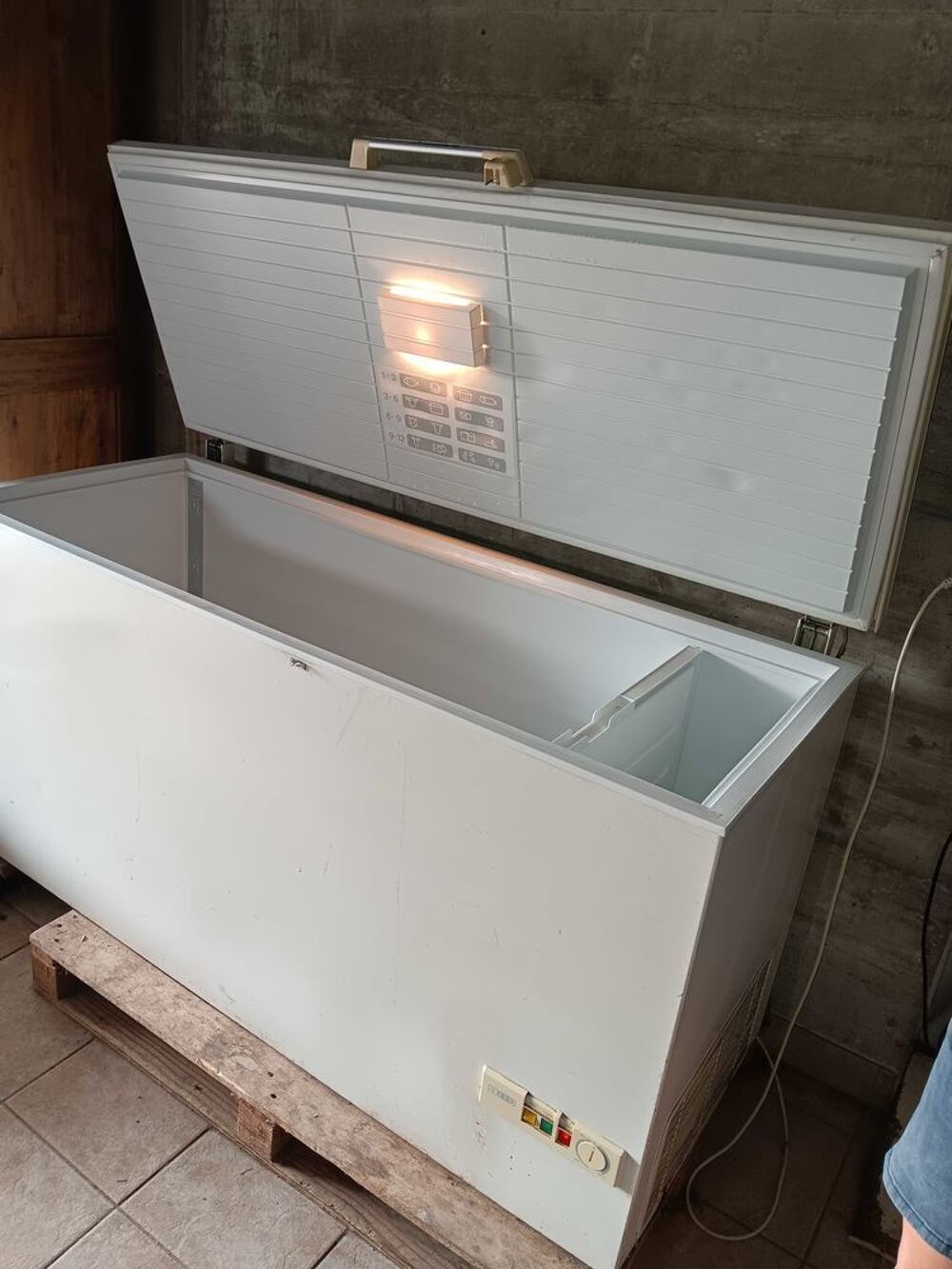 2 Cong&eacute;lateur Bahut Brandt 424/L /Vestfrost 492/L Fonction rapide Pourvoir 30/40kg/24h Electroménager