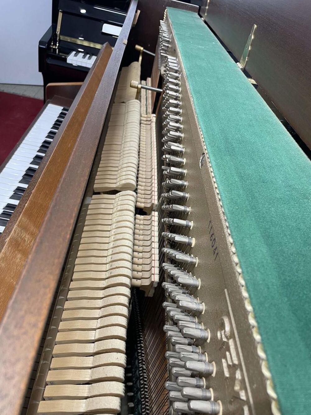 Piano droit Geyer 109 Noyer Instruments de musique