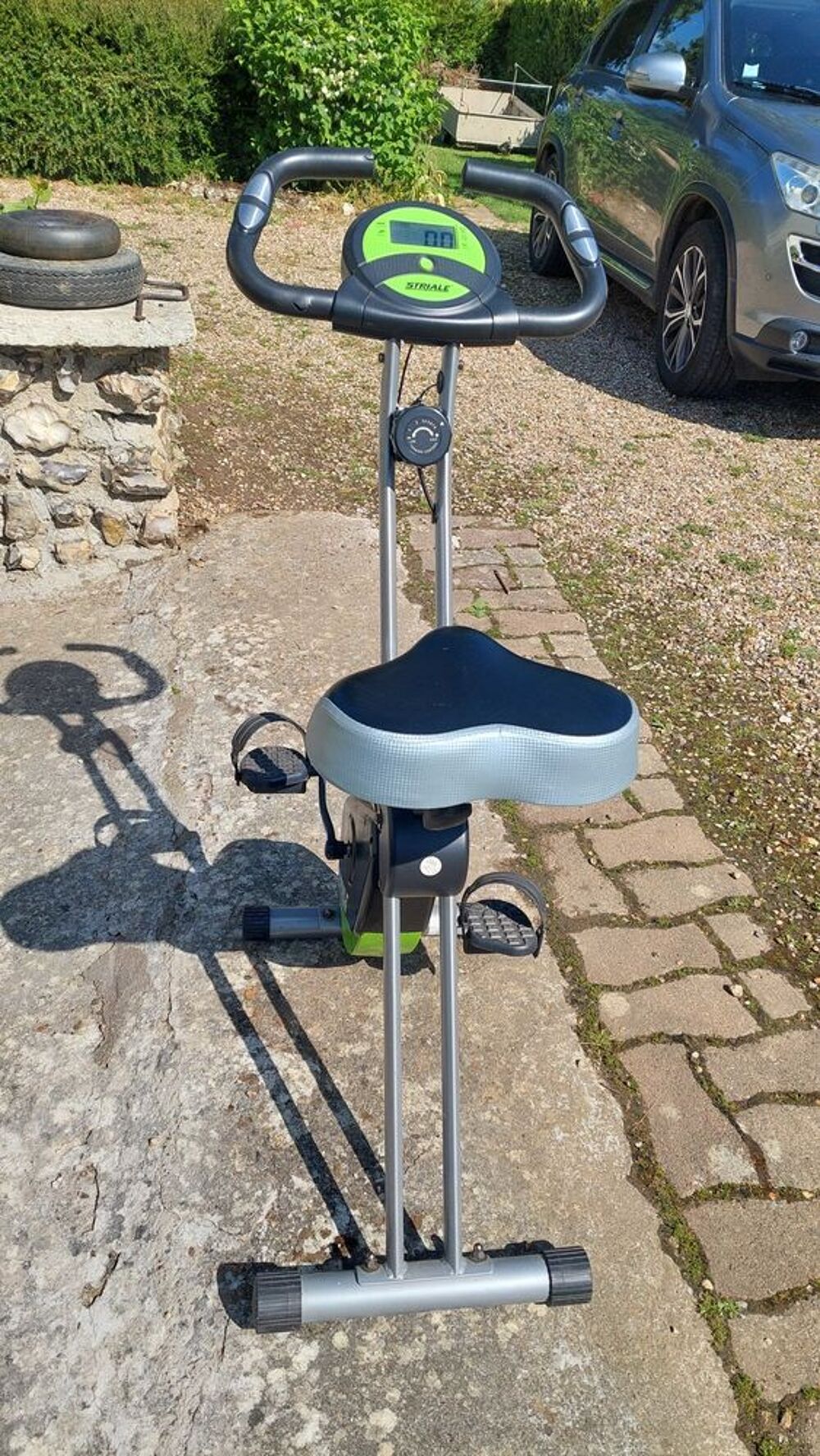 v&eacute;lo d'appartement en tr&egrave;s bon &eacute;tat. Tout fonctionne bien . Vélos