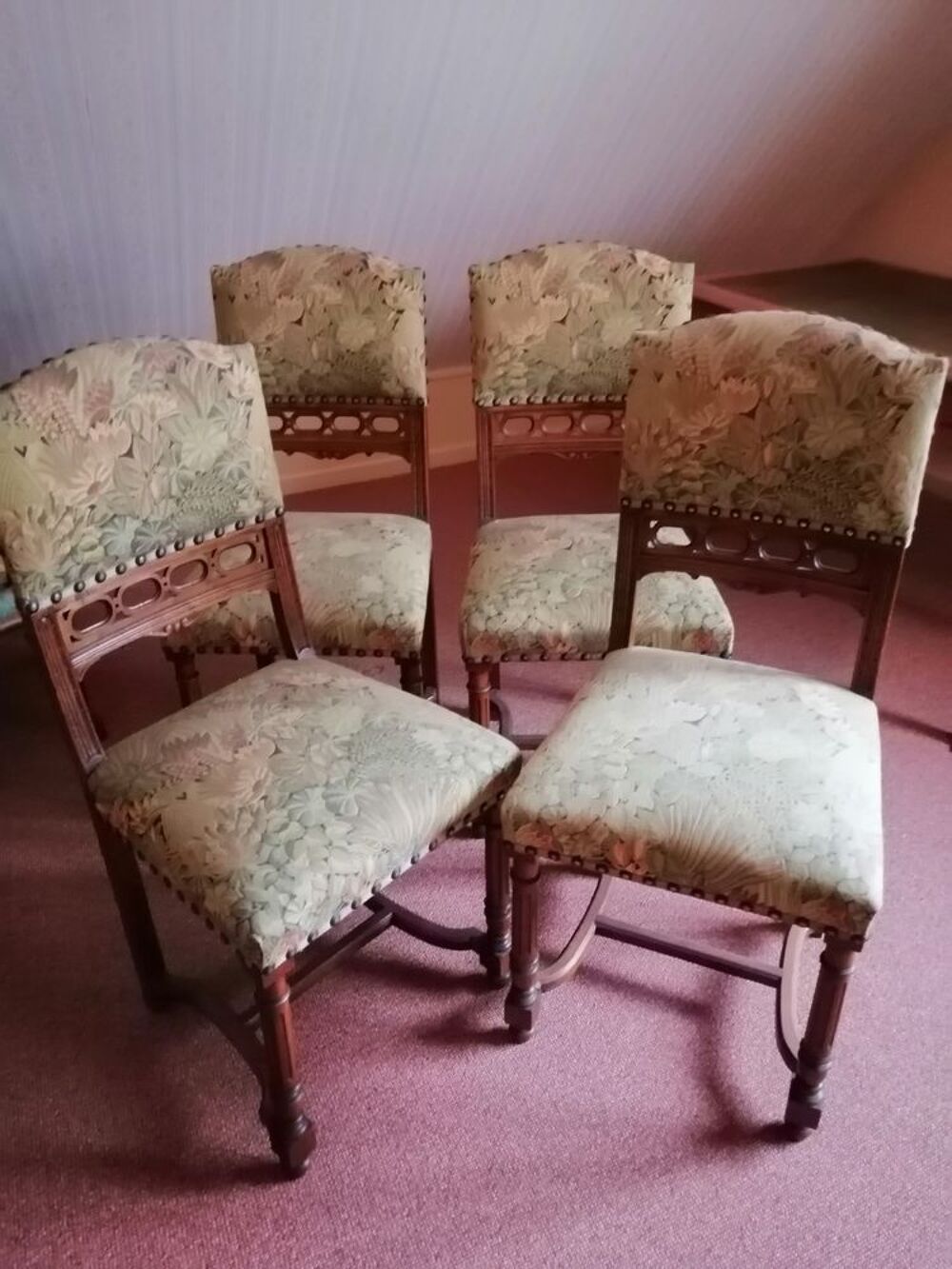 Lot 4 chaises de style Meubles