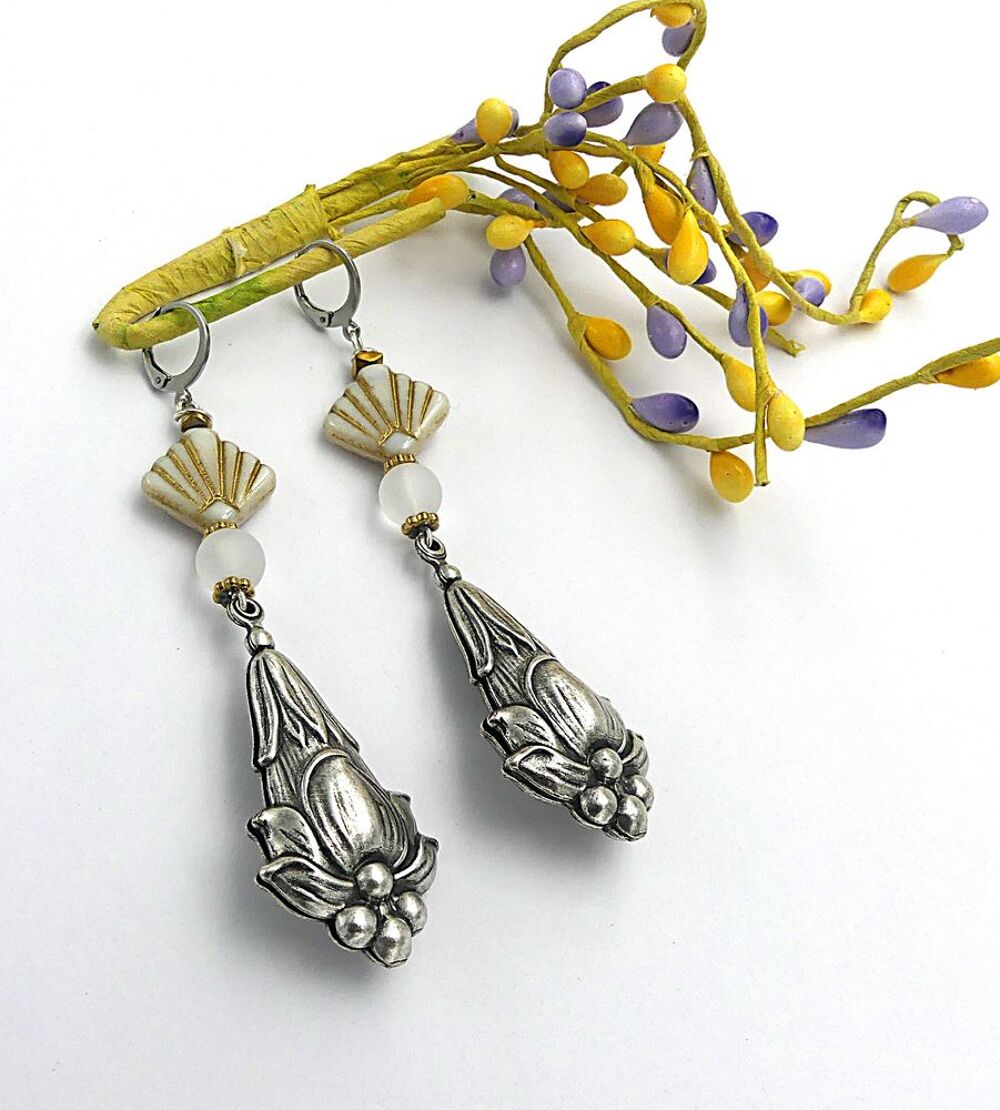 Boucles d'oreilles vintage Art D&eacute;co m&eacute;tal argent&eacute;, verre
Bijoux et montres