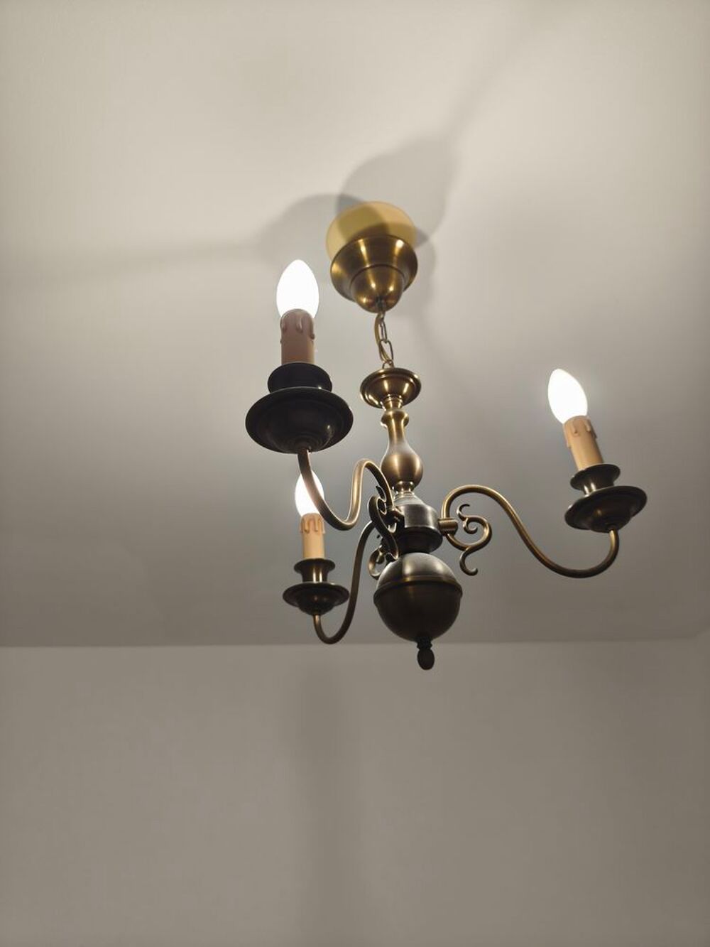 Lustre classique en m&eacute;tal patin&eacute;, 3 lumi&egrave;res Décoration