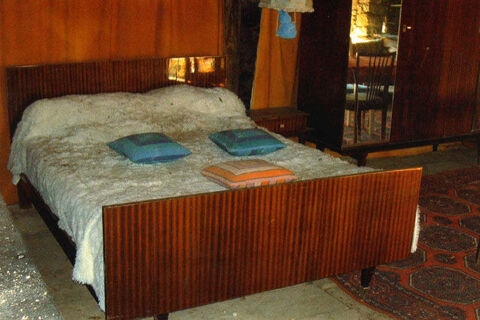 Mobilier vintage 
Chambre  coucher ( armoire - lit )
0 Saint-Mesmin (85)