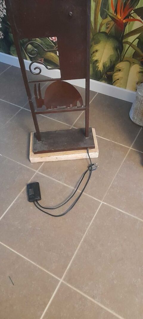 GRAND LAMPADAIRE. 70 Breuillet (91)