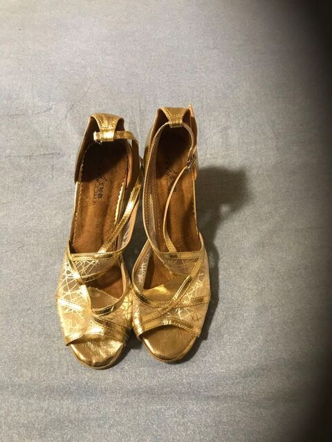 Chaussures spéciales tango neuves doré . 50 Paris 20 (75)