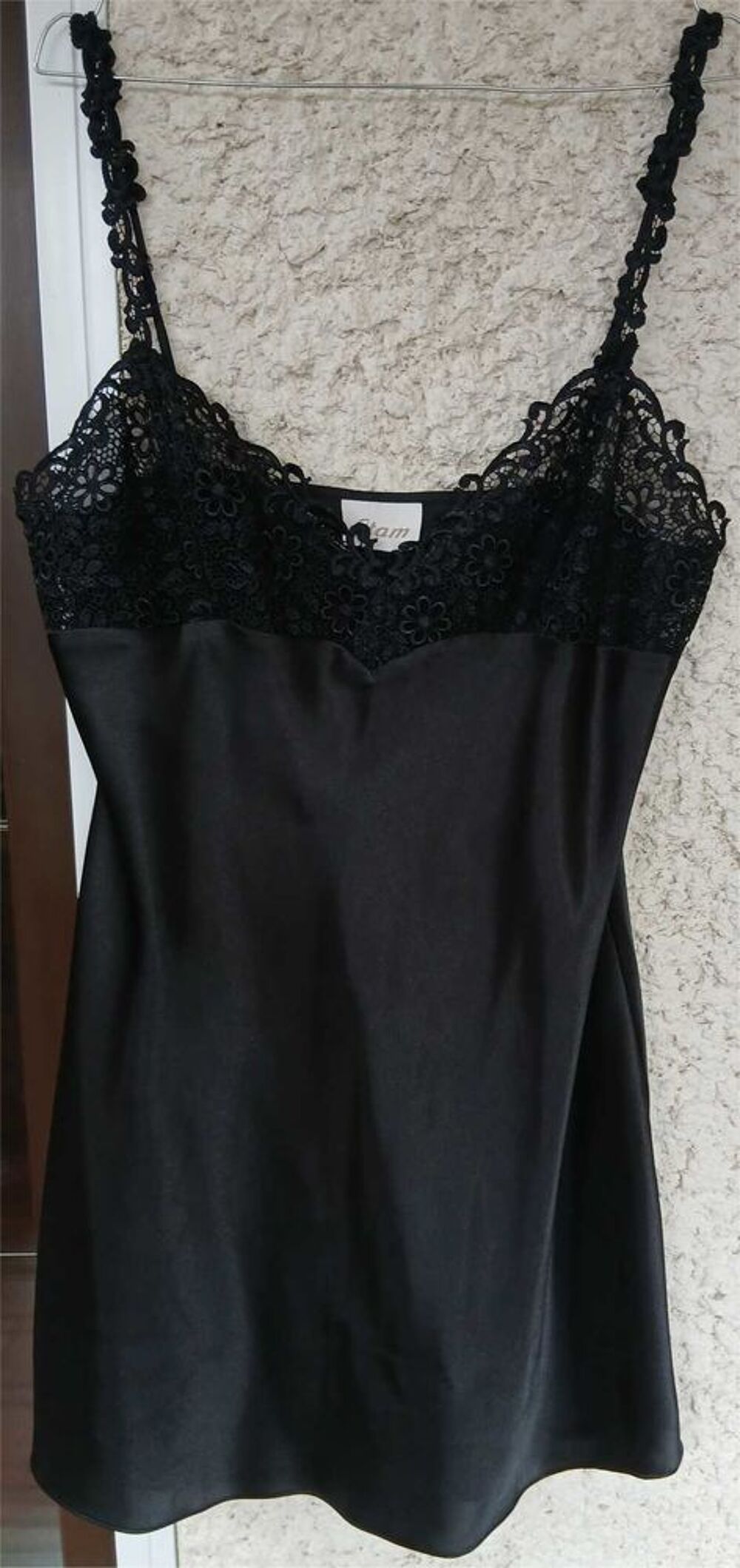 D&eacute;shabill&eacute; noir Vêtements