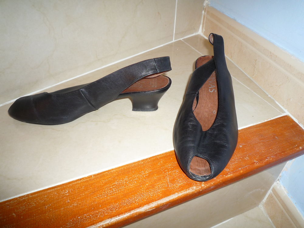 sandales cuir noir neuves servas t39 Chaussures