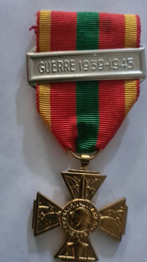 Croix du Combattant Volontaire 1939-1945, bronze doré, 30 Lucheux (80)