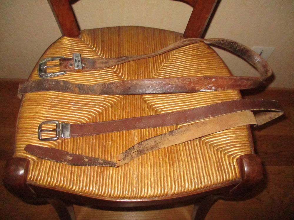 2 ceintures en cuir usag&eacute;es pour r&eacute;cup&eacute;ration de boucles Maroquinerie