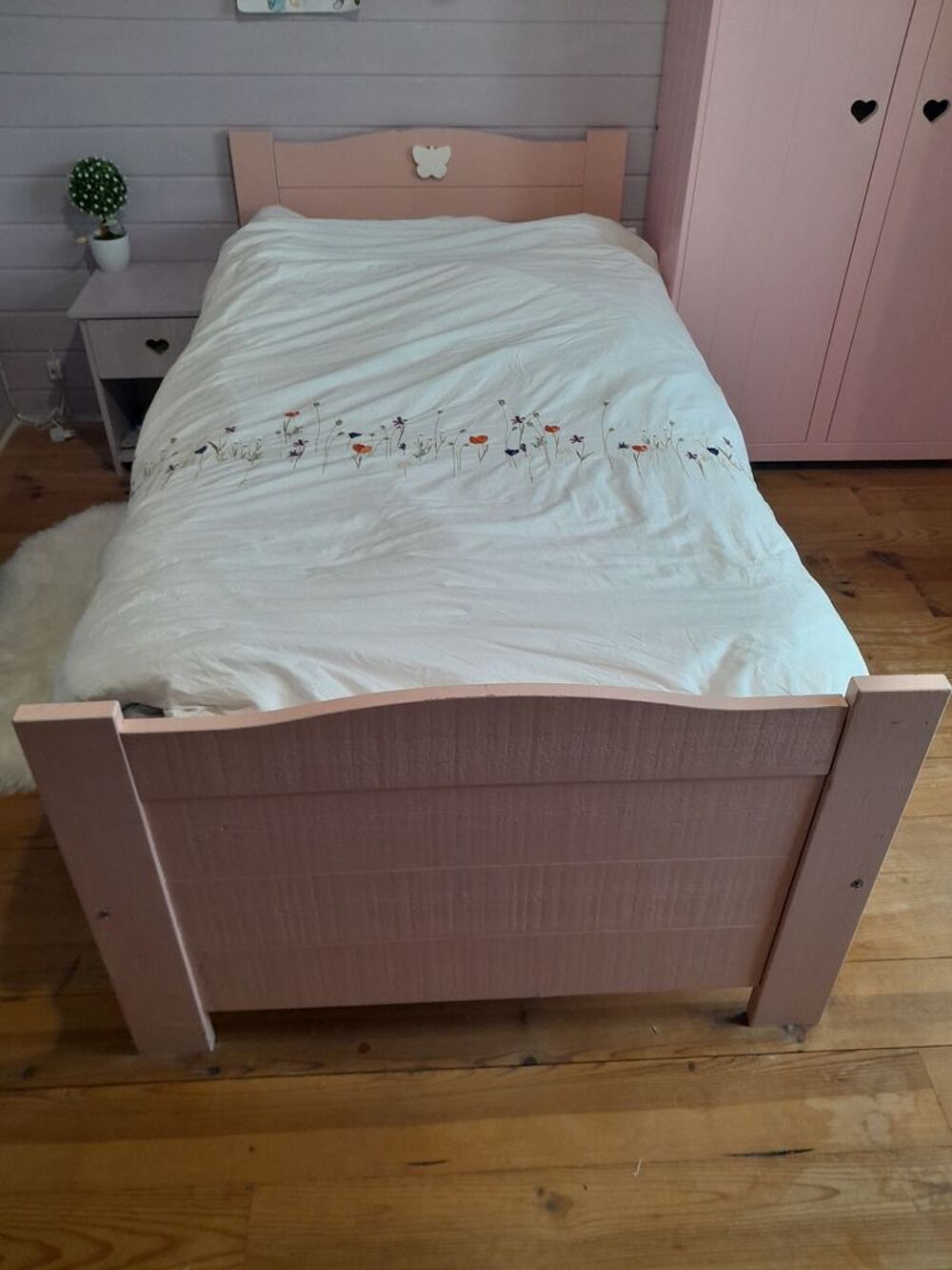 Lit enfant avec sommier et sa table de chevet Mobilier enfants