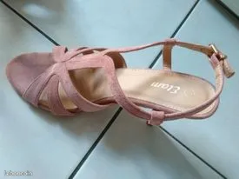 Escarpins femme neufs
25 Champagne-sur-Seine (77)