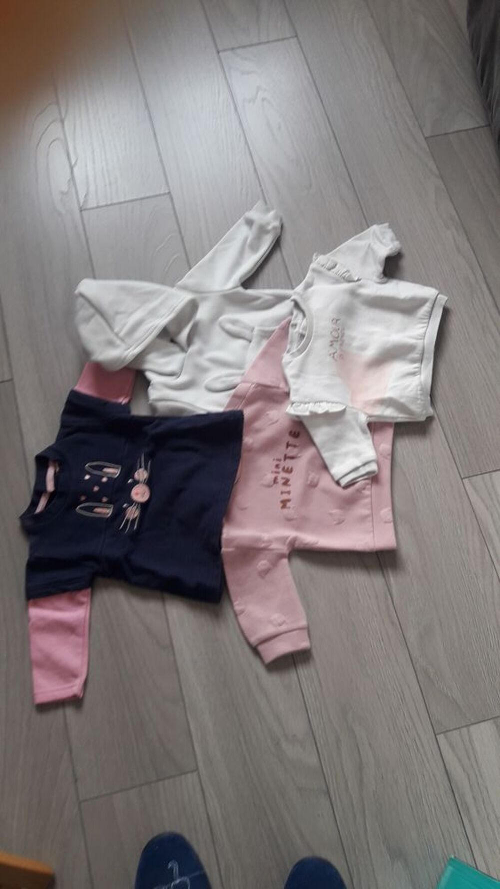 v&ecirc;tements de b&eacute;b&eacute; fille Puériculture
