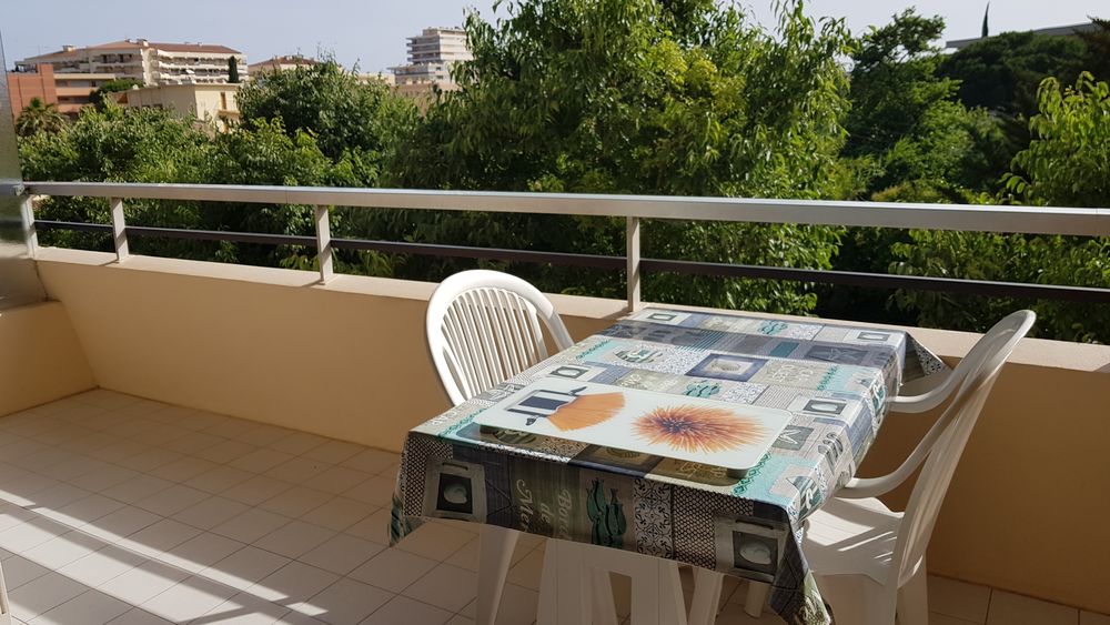   Grand studio cabine  150 m de la mer. Provence-Alpes-Cte d'Azur, Frjus (83600)