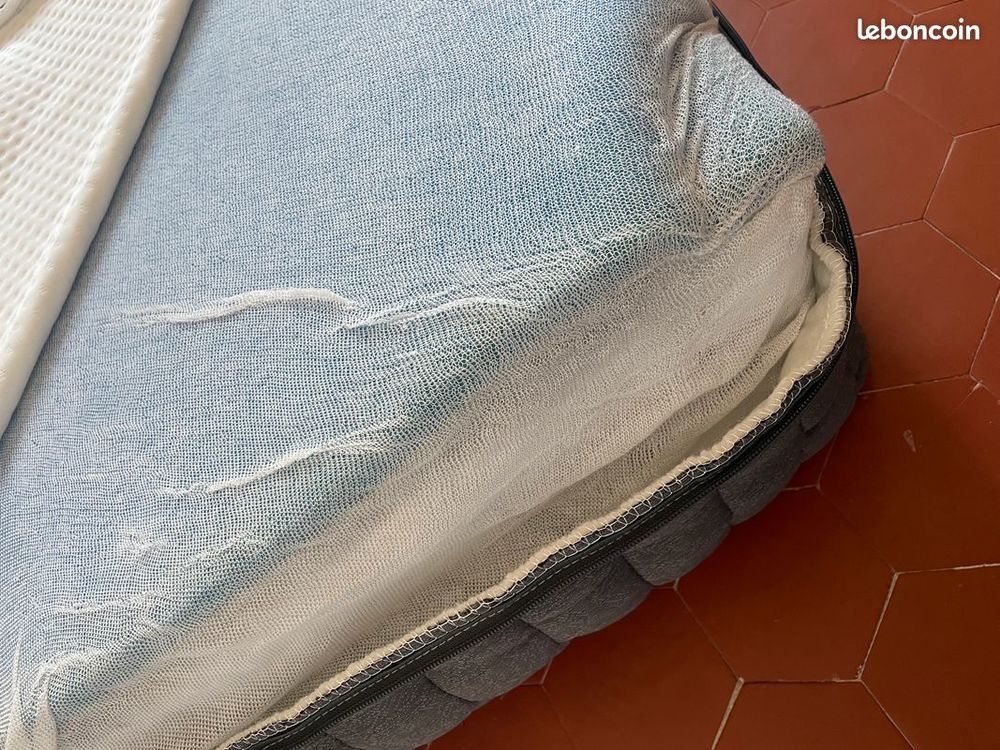 Matelas Emma + sommier + parure de draps Meubles