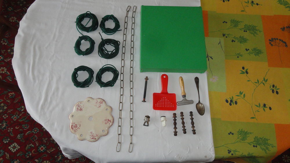 Fils &agrave; linge , cha&icirc;nettes , bouchons , divers Bricolage