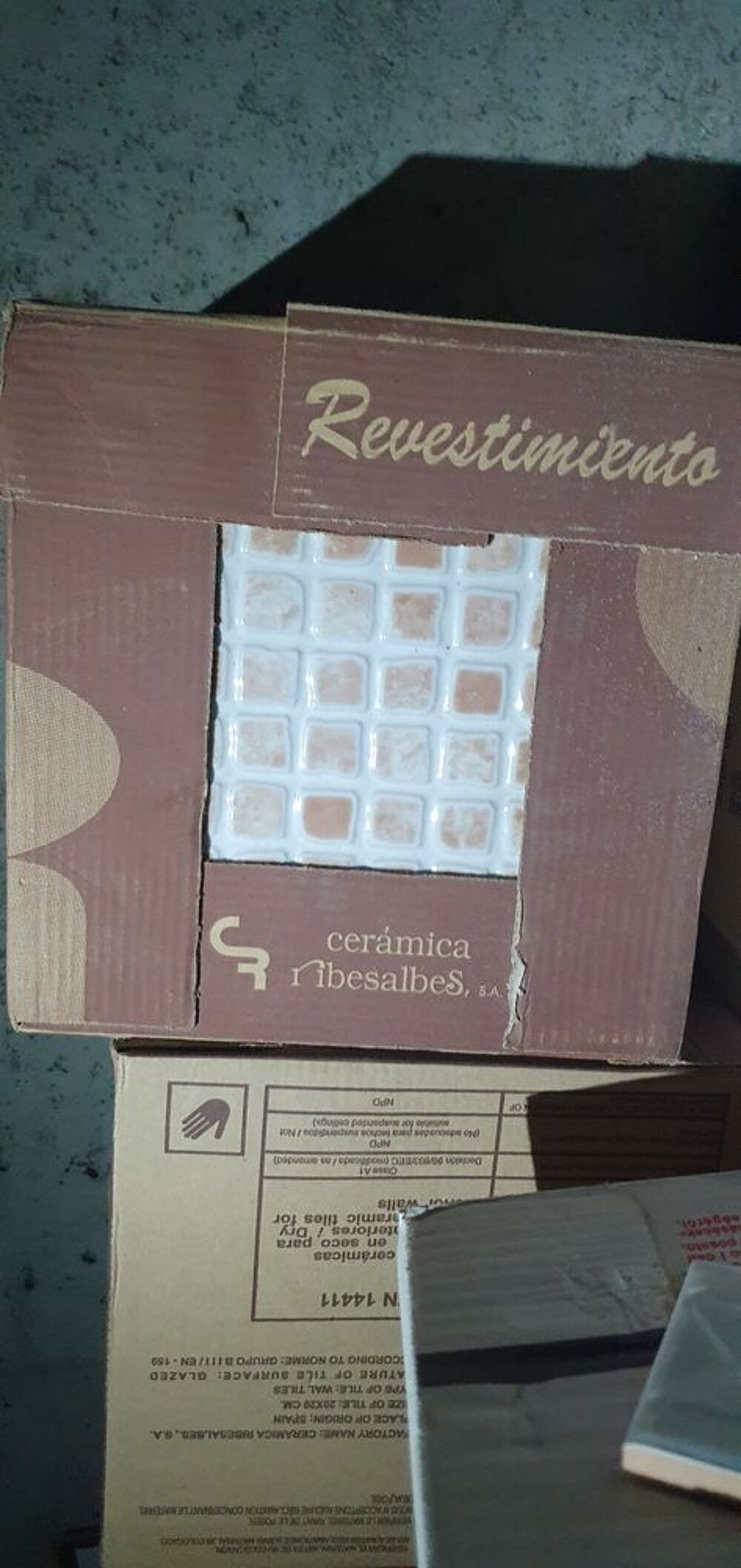Carreau mural mosa&iuml;que 200€. Produit neuf encore emball&eacute;. Bricolage
