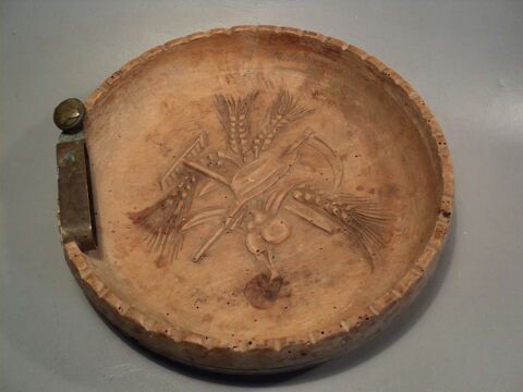 Ancien plat Bois Sculpté Art Populaire 40 Loches (37)