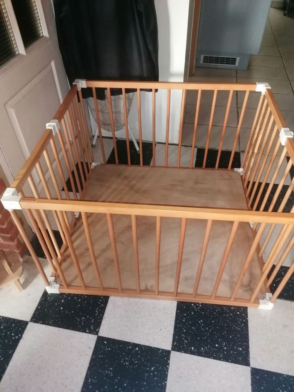 Parc en bois pour b&eacute;b&eacute; Puriculture