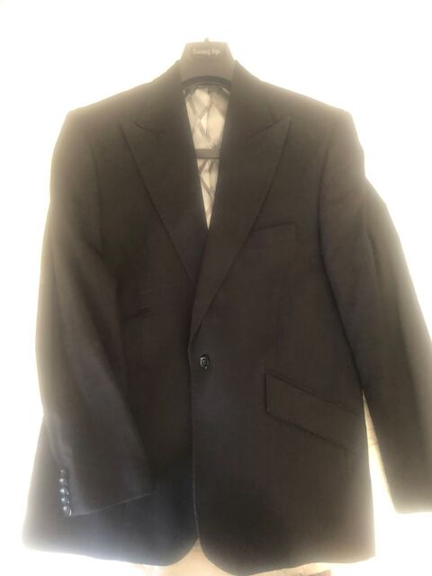 Veste habill�e noire 25 Prades-le-Lez (34)