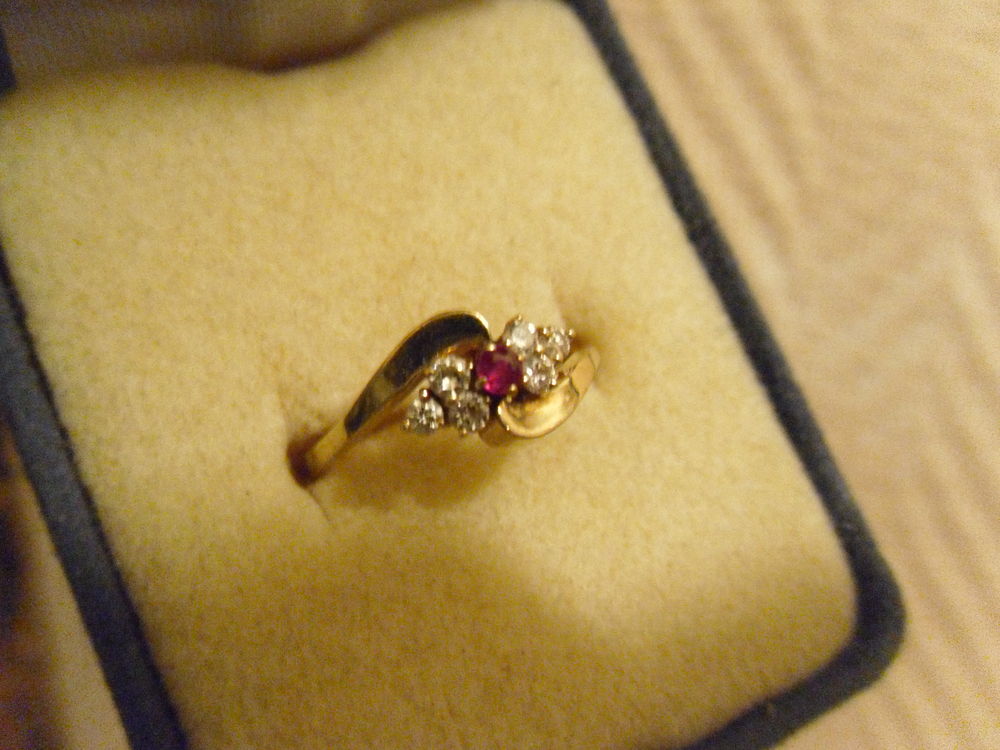 Belle Bague avec pierre Rubis &amp; 6 Diamants, 14k Bijoux et montres