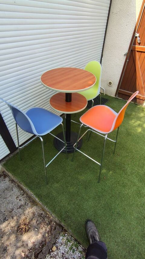 Table et chaises hautes mange debout 250 Nantes (44)