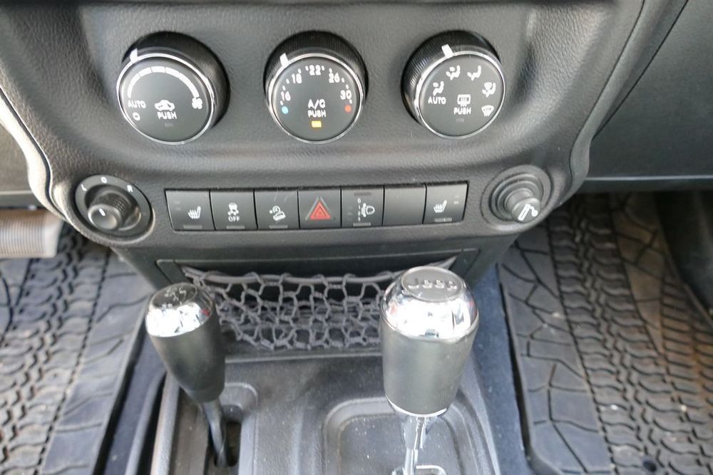 Wrangler 2.8 CRD 200 Sahara A 2010 occasion 13600 La Ciotat