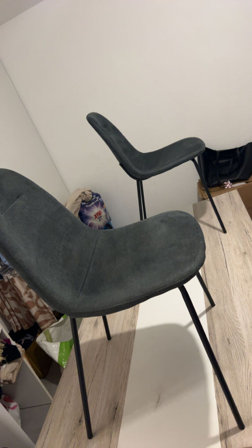 table avec deux chaises Meubles