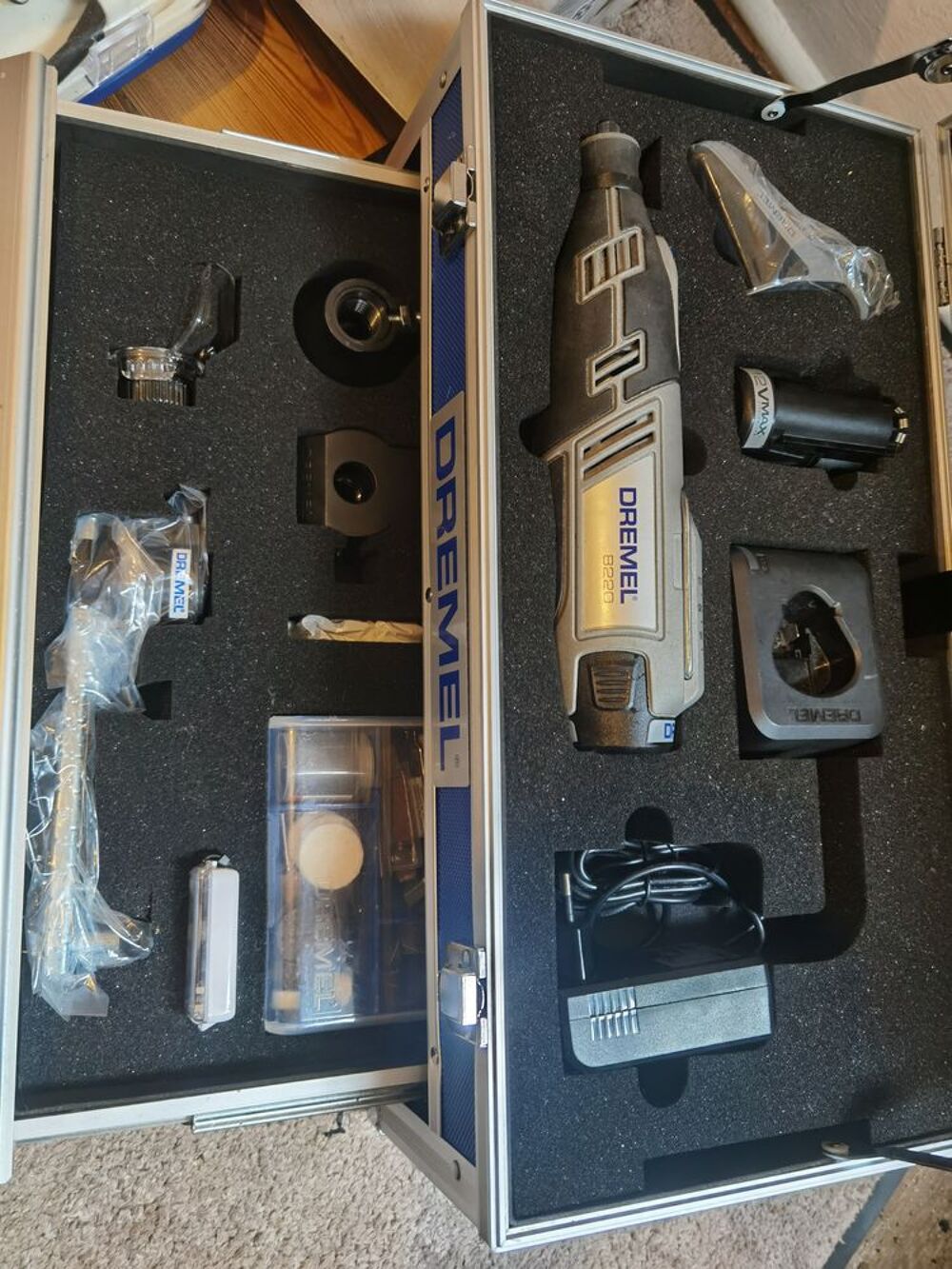 DREMEL 8220 Platinum (2 batteries)
Sous garantie Bricolage