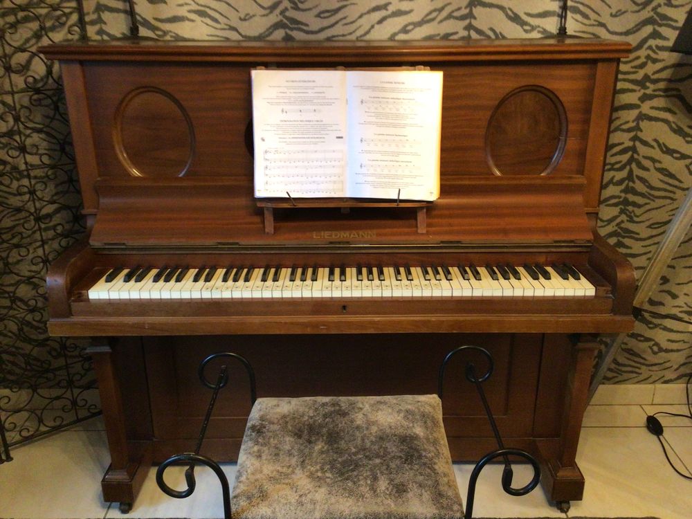 Piano droit marque liedmann Instruments de musique