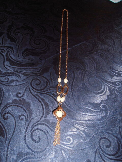 Sautoir dor� et perles (28b) 5 Tours (37)