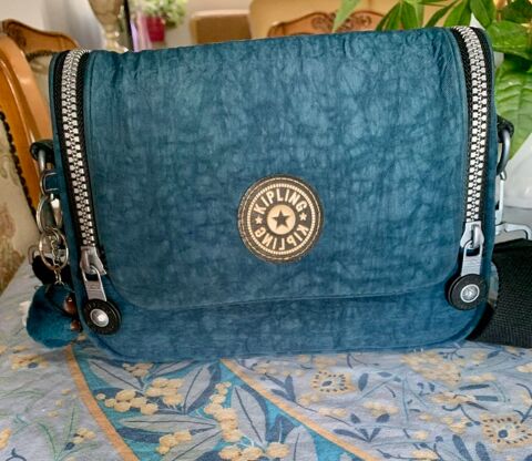Sac à main épaule KIPLING
50 Coëx (85)